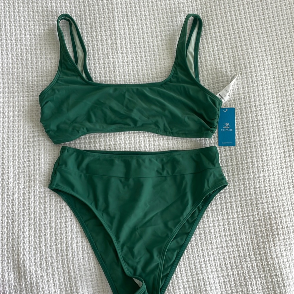 Green 2-piece swimsuit